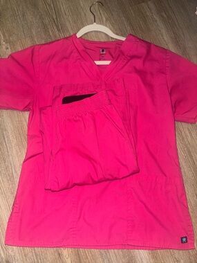 Women's Athletic Scrub Set in Bright Pink - Maevn